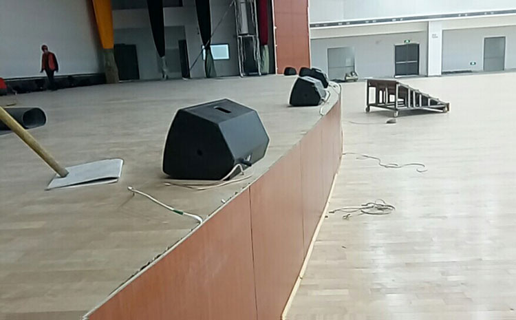 主輔龍骨結(jié)構(gòu)籃球館木地板多少錢一平?