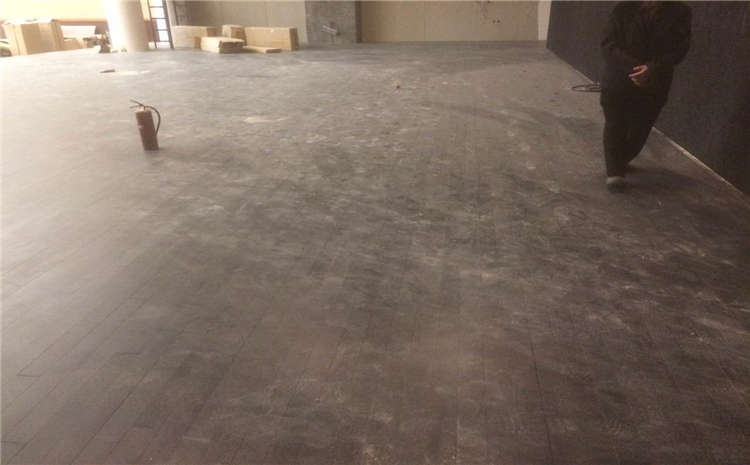 油漆丟了?運動木地板施工現(xiàn)場需要注意!