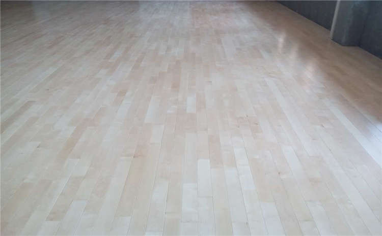 楓木體育館木地板多少錢一平米?