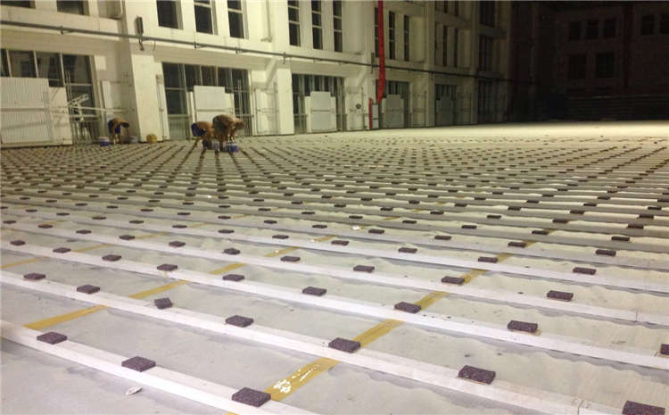 運動木地板色澤和質量有什么關系？