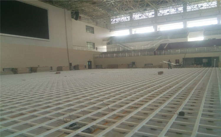 運(yùn)動(dòng)木地板安裝伸縮縫怎么整?