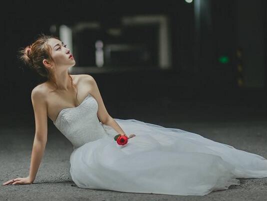 注意:并不是所有的舞蹈都適合運動木地板 注意:并不是所有的舞蹈都適合運動木地板