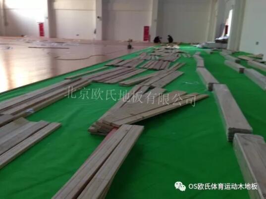 成都賴家店中學體育館木地板案例