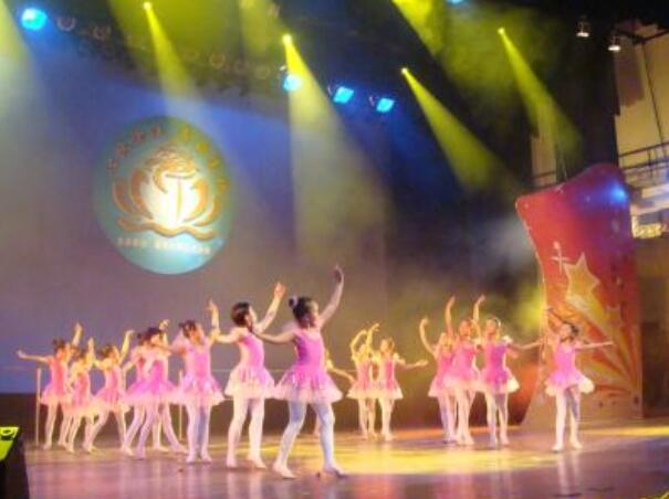 關于舞臺燈光和照明,你要知道的都在這里 關于舞臺燈光和照明,你要知道的都在這里