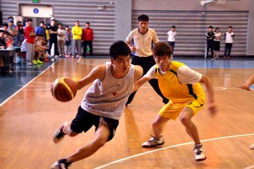 業(yè)余籃球愛好者去專業(yè)籃球館打球需要考慮到的問(wèn)題