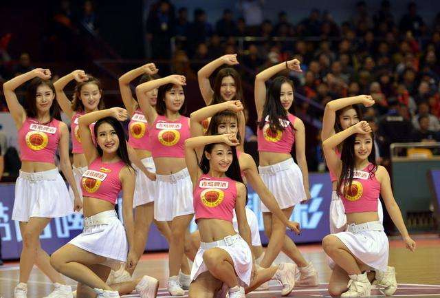 籃球寶貝(拉拉隊員)的服裝應該如何選擇和搭配 籃球寶貝(拉拉隊員)的服裝應該如何選擇和搭配