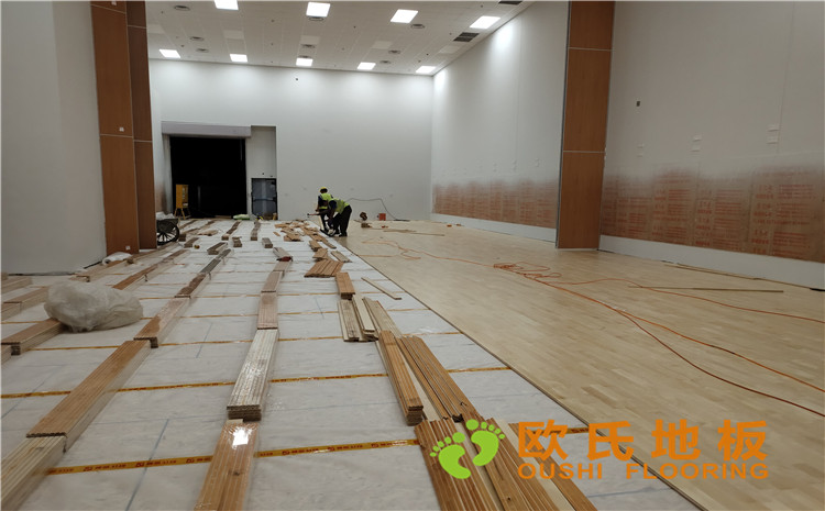 北京環(huán)球影城籃球館運(yùn)動(dòng)木地板案例