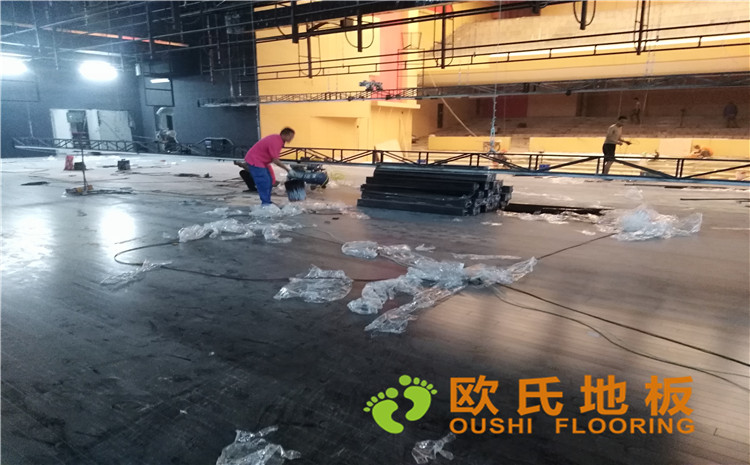 河北廊坊益田同文學校舞臺木地板-歐氏運動木地板